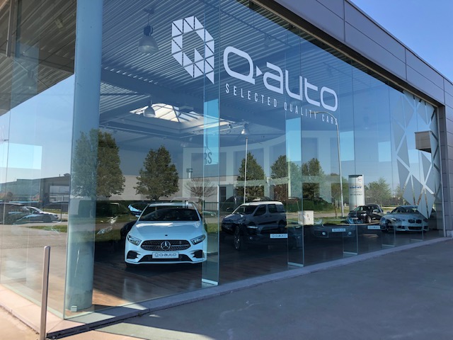 Q-auto showroom
